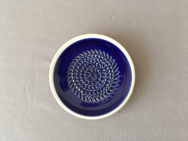 Keramikreibe blau Durchmesser 9 cm, handbemalt, spülmaschinenfest, hergestellt in einer kleinen Manufaktur in Nijar