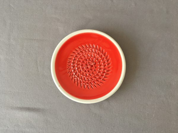 Keramikreibe rot Durchmesser 9 cm, handbemalt, spülmaschinenfest, hergestellt in einer kleinen Manufaktur in Nijar