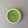 Keramikreibe grün Durchmesser 9 cm, handbemalt, spülmaschinenfest, hergestellt in einer kleinen Manufaktur in Nijar