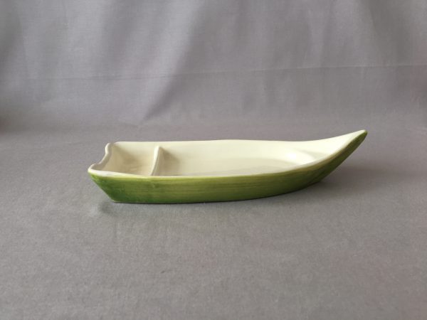 Keramikschiffchen grün 24,5 cm x 10,5 cm, handbemalt, spülmaschinenfest, hergestellt in einer kleinen Manufaktur in Nijar